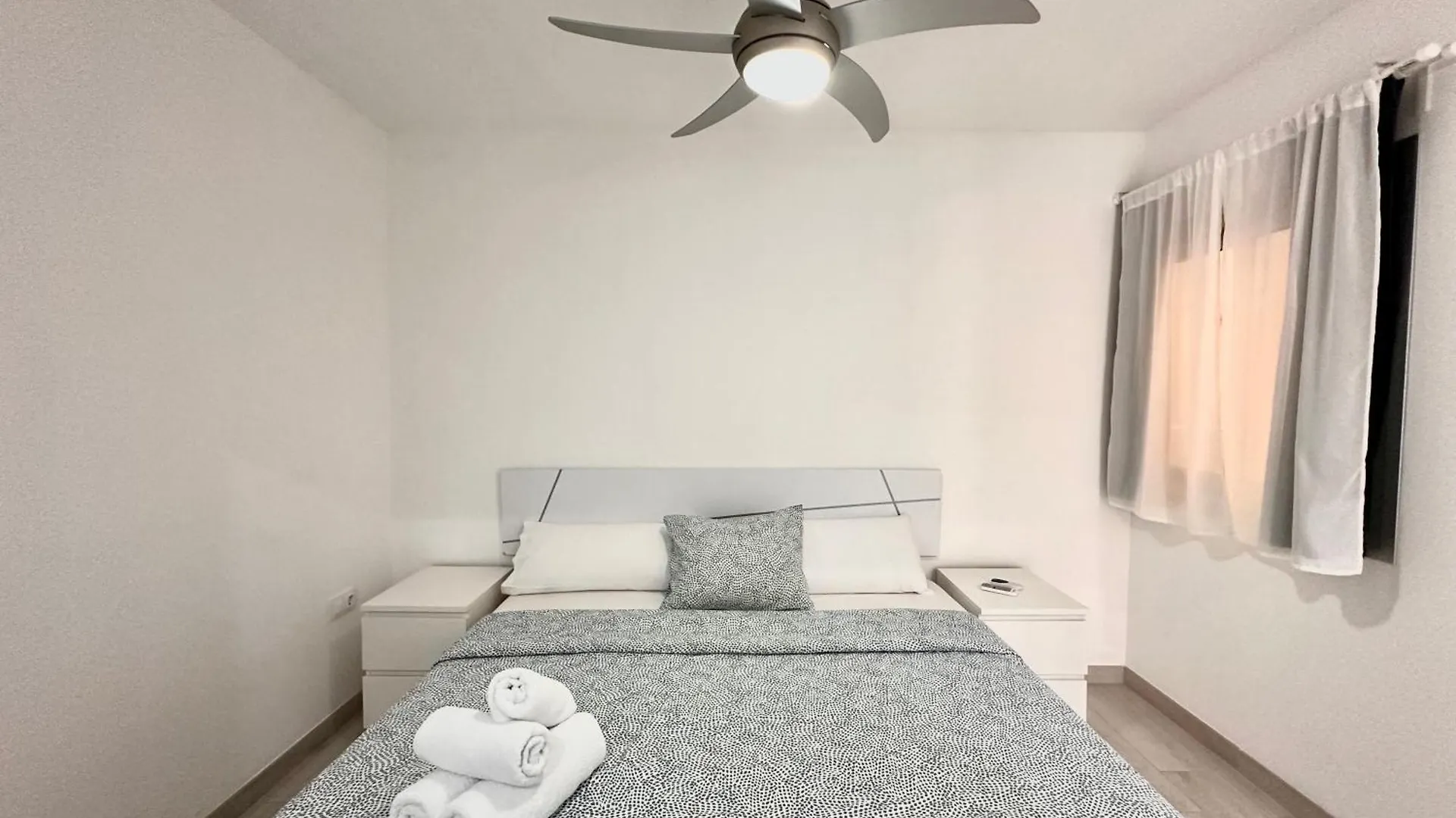 Apartamento Costero, Los Abrigos. 0*,  Spain
